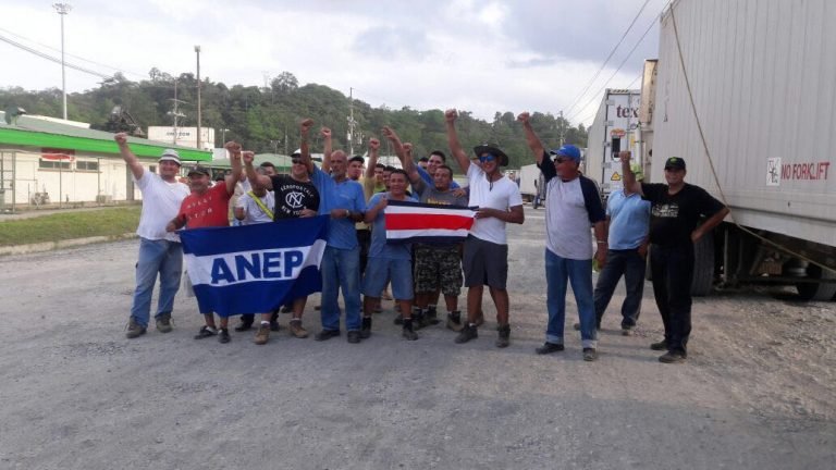 Camioneros protestan contra transnacional frutera Del Monte en Limón