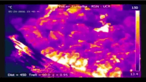 Gran erupción en el Volcán Turrialba lanza columna de ceniza de 5 km de altura