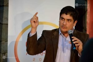 Precandidato Carlos Alvarado declara su apoyo Ottón Solís para dirigir el Congreso