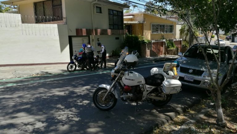 Tránsito inicia operativos para multar “invasores” de Ciclovía en Montes de Oca