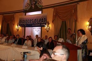 Gobierno colombiano y FARC firman acuerdo para reintegrar niños soldados