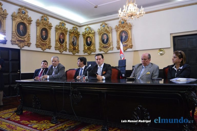 Por críticas a “Mi primer Empleo”, PUSC presenta su propio proyecto de incentivos a empresas