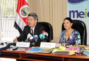 MEIC: Costo de canasta escolar varía según el ciclo y sus precios oscilan entre los ¢73.799 y ¢120.635