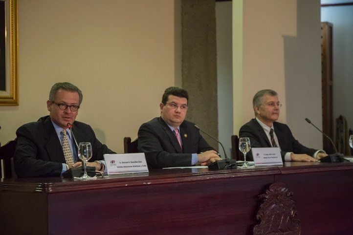 ¡Todo listo! para que 180 cubanos salgan hoy del país