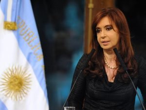 Kirchner encara su último mes de gobierno a la espera de su sucesor