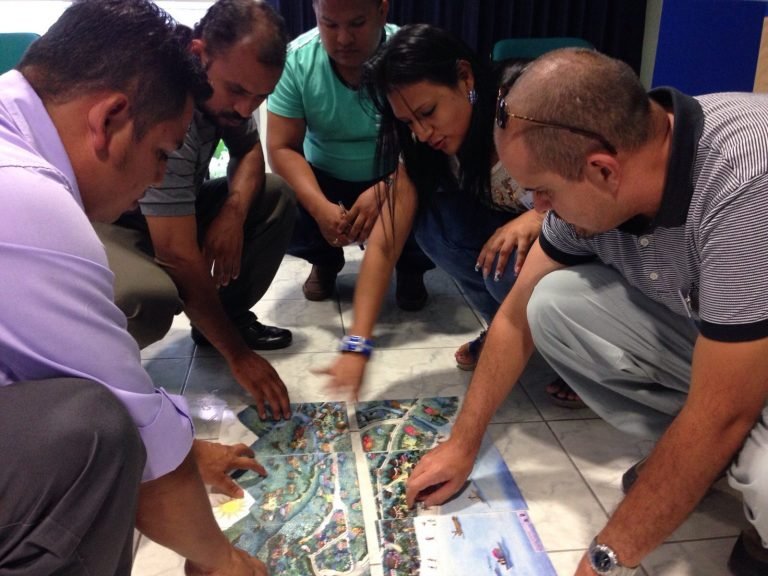 Personal del MEP en Talamanca recibe capacitación en Derechos Humanos