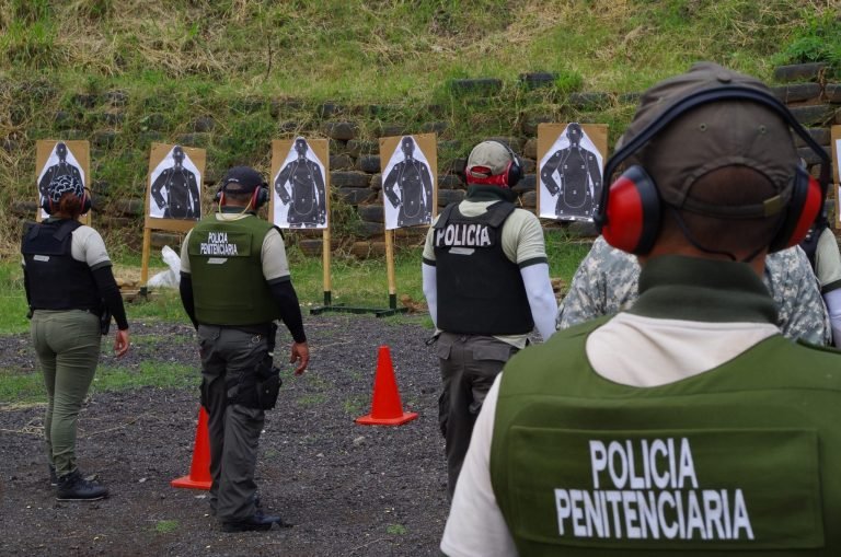 Policías penitenciarios reciben capacitación en Normas Generales de Seguridad