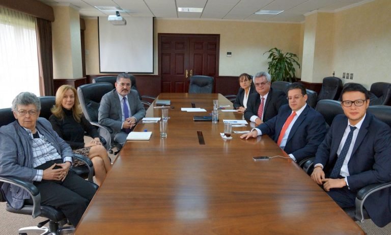 Exministros de Justicia unen esfuerzos para reducir el hacinamiento carcelario