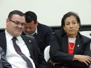 PAC busca eliminar discriminación hacia solteras y parejas homosexuales en proyecto FIV