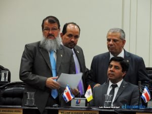 VÍDEO: Diputados protagonizan enfrentamiento por reforma al impuesto de moteles