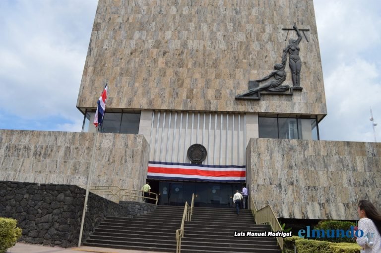 Sala IV ordena suspender aplicación de decreto que regula la FIV