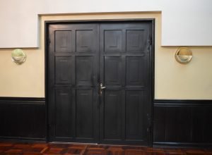 Diputados cierran puerta a ministro de comunicación por arbitraria llegada al Congreso