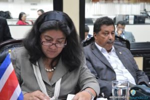 Diputada del PAC explota contra Carmen Quesada por críticas a proyecto de Ley