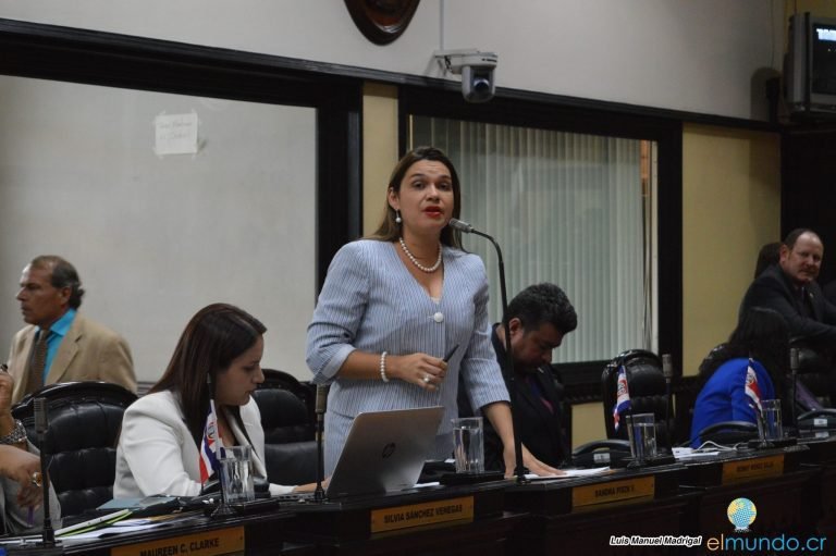 Diputada liberacionista denuncia irregularidades en construcción de nuevo Hospital de Puntarenas