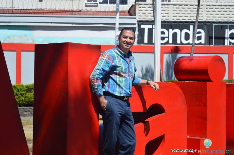 Roberto Thompson arrasa en Alajuela