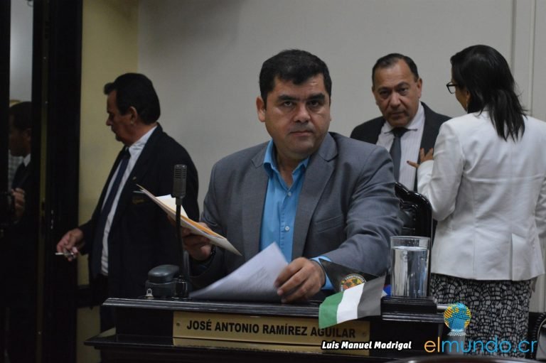 Diputado del FA hace graves acusaciones contra el TSE y partidos, sin denuncias o pruebas