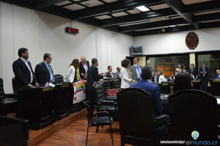 Aprobado en primer debate Presupuesto 2016 por 8 billones de colones