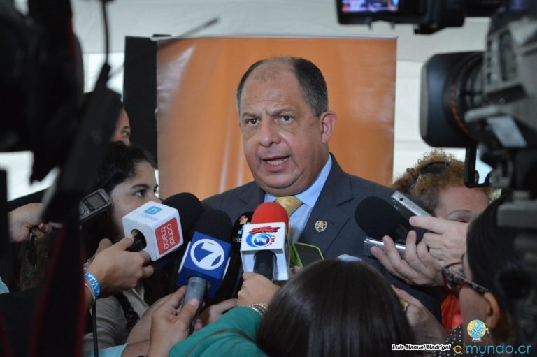 Presidente Luis Guillermo Solís confirma 32 arrestos por manifestación de taxistas