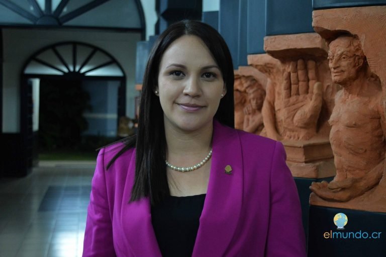 Silvia Sánchez en el ojo de la tormenta por aceptar una postulación para la cual no tenía requisitos