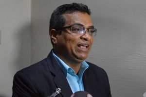 Diputado denuncia que Gobierno incumplirá con el 8% del PIB a educación