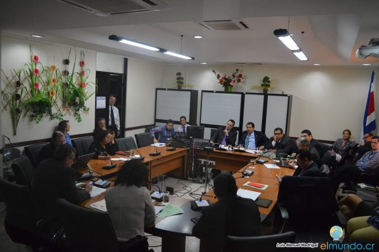 Oposición se deja control de todas las comisiones de la Asamblea Legislativa