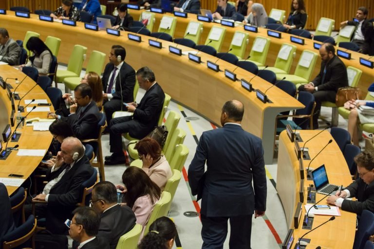 Luis Guillermo Solis abandona sesión de la ONU ante discurso de Michel Temer
