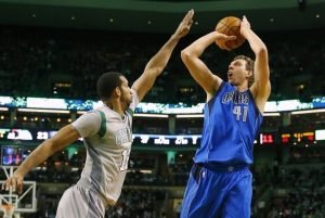 Nowitzki confía en que Dallas alcance los playoffs de la NBA