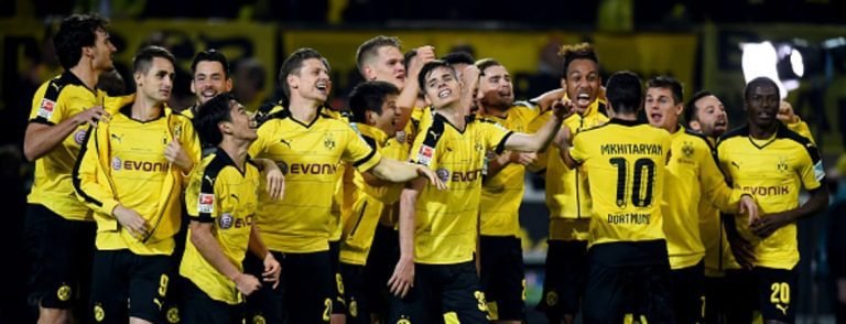 Dortmund bate 3-2 al Schalke y Pizarro marca en triunfo del Bremen