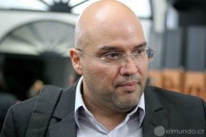 Jefe del Frente Amplio a juicio por difamación a minera canadiense