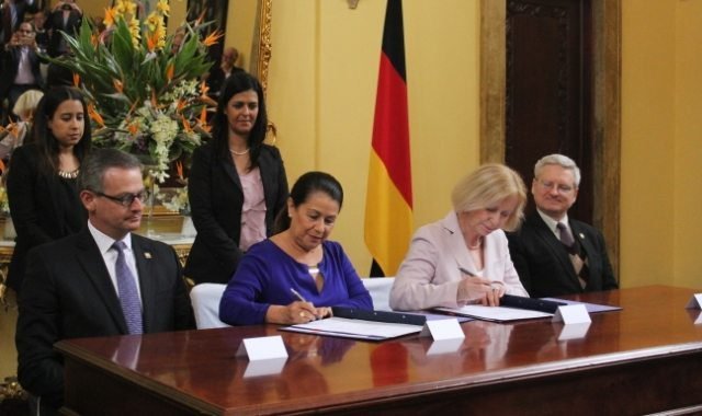 Alemania firma acuerdo con Costa Rica para fortalecer la educación científica