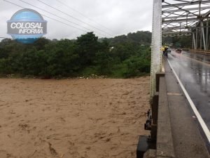 Intensas lluvias desbordan el río Corredores; dos poblados afectados