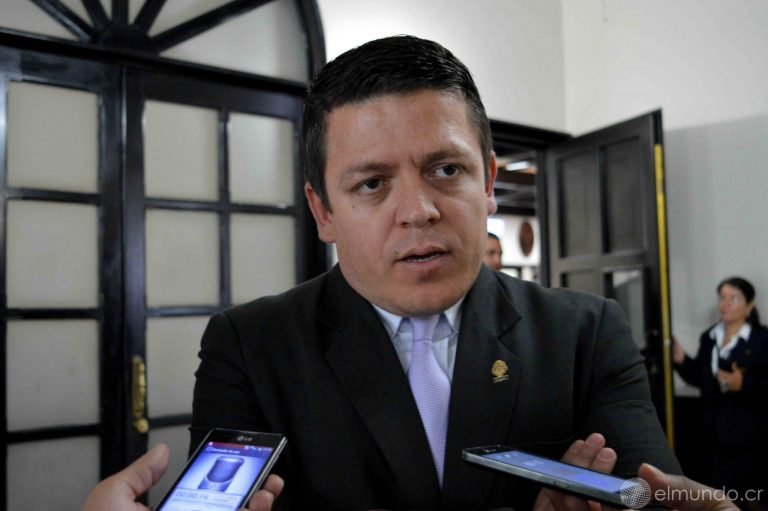 Diputado del PAC: “Conflicto por Uber acabará cuando regulemos las plataformas de movilidad colaborativa”