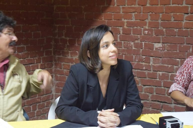 Denuncian intervención de Alvarado para bloquear entrevista con economista opuesta al plan fiscal