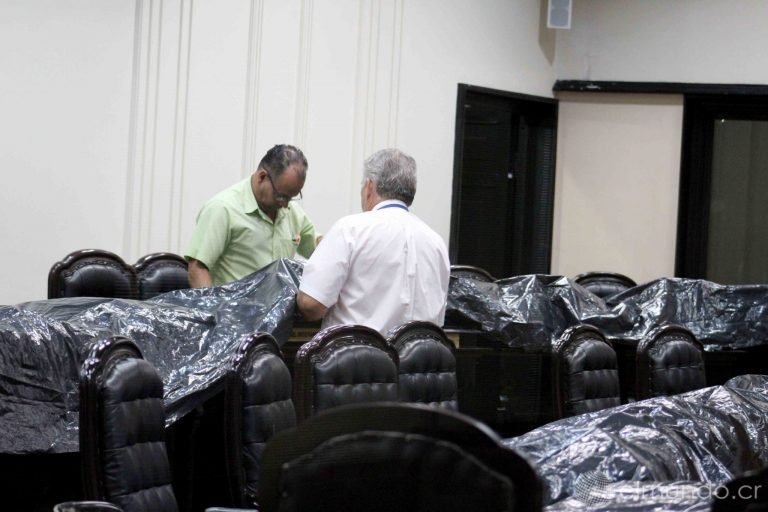 Goteras dañan millonarios equipos en la Asamblea Legislativa