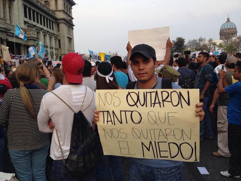 Guatemala comienza a votar en ambiente tranquilo