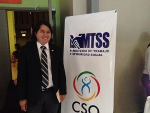 Renuncia viceministro de Trabajo tras haber participado en polémica fiesta en edificio público