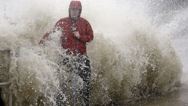 Hermine toca tierra en Florida y pierde fuerza