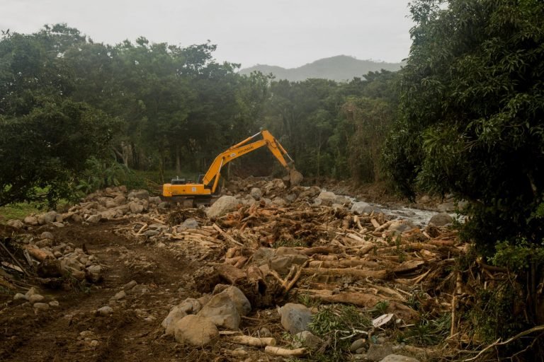 Municipalidades ayudan en reconstrucción de territorios afectados por  huracán Otto