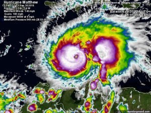 Costa Rica emite alerta ante el huracán Matthew de categoría cinco