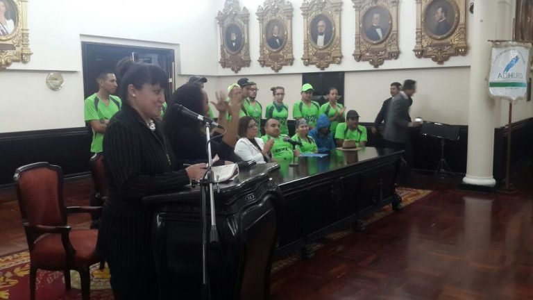 Jóvenes con discapacidad llegan a la Asamblea para apoyar proyecto de Ley de autonomía