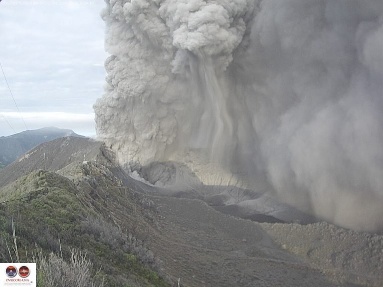 Turrialba registra fuerte erupción de más de cuatro horas