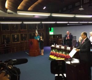 En acto solemne, Solís firma reforma al Código Procesal Civil