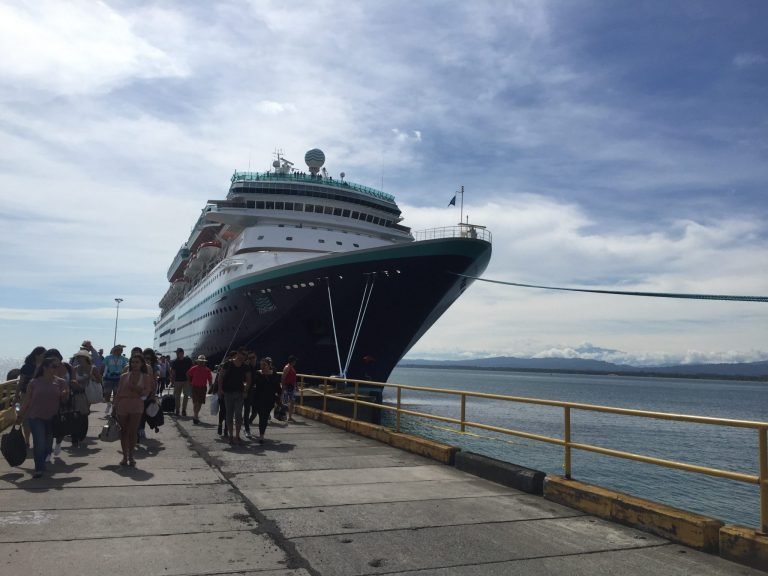 Confirman que buque con aproximadamente 400 ticos a bordo sí  llegará a Puerto Limón este viernes