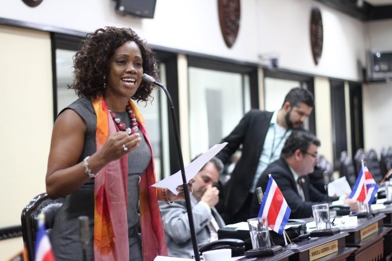 Epsy Campbell, la política mejor valorada por los costarricenses