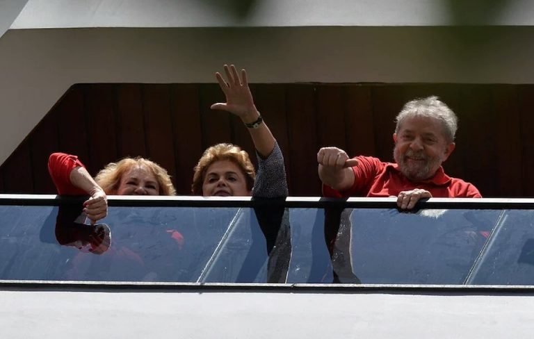 Rousseff visita a Lula para mostrarle su apoyo