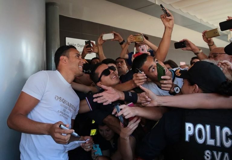 Keylor Navas desata la locura a su llegada a Costa Rica