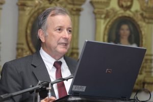 Ottón Solís propone reforma al pago de los diputados y poner límites a sus asesores