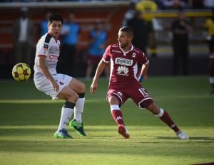 Saprissa derrotó a Alajuelense 2-1 en el primer Clásico Nacional del torneo