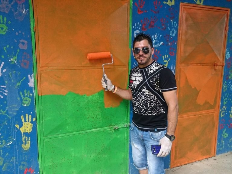 Cubanos realizan trabajo voluntario en Guanacaste, en agradecimiento por hospitalidad