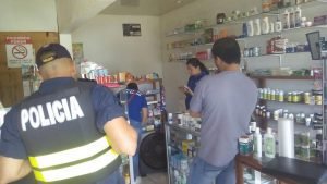 Ministerio de Salud realiza operativo para detectar productos falsificados o ilícitos en Los Chiles